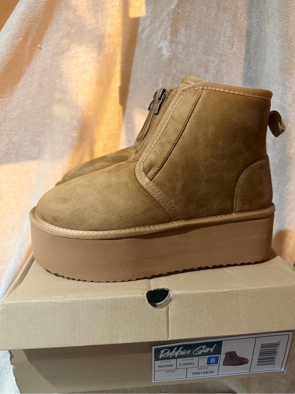 Robbin Girl Miane Platform Boots with Soft White Insole Size 8- New